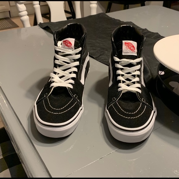 Sneakers - Picture 4 of 5